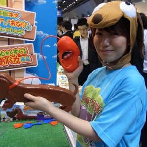 【東京おもちゃショー2012】おもちゃ業界の次なるトレンド　それは犬のウ○チでした