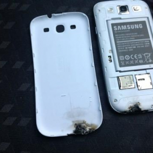 海外でGalaxy S IIIが発火する事故が発生