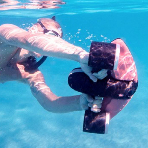 マリンレジャーをより自由に楽しめる水中スクーター「SUBLUE Seabow」