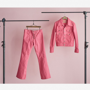 ピンクのセットアップデニムやTシャツなど　EDWIN×林家ペーのコラボファッションがカッコ良すぎると話題に