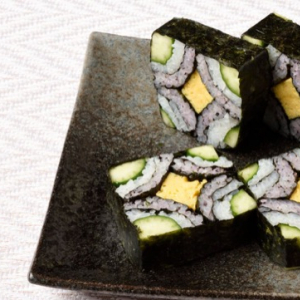 ［きゅうりを使った簡単巻き寿司レシピ］おもてなしや手土産に！