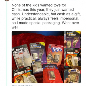 子供たち：クリスマスプレゼントは現金がいい　→叔父：おもちゃのパッケージみたいにして現金を入れてみました