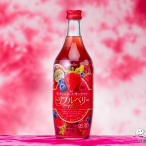 新年第一弾はベリーでワインな飲みごたえ！数量限定『ギュギュッと搾ったサングリア トリプルベリーMix』