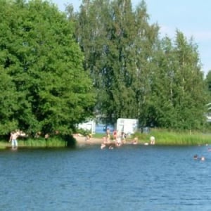 暑い日は湖遊泳！　フィンランド式・夏の日の過ごし方