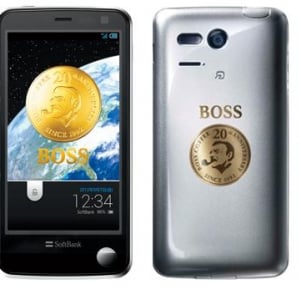 ソフトバンク、サントリー”BOSS”とコラボしたAndroidスマートフォン「ボス電 SoftBank 107SH B 」を9月7日に発売