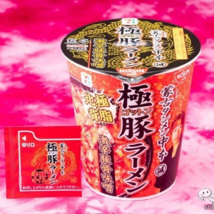 【セブンーイレブン限定】『蒙古タンメン中本 極豚（ゴットン）ラーメン 激辛豚骨味噌』激辛が愛される理由は追加された背脂と豚の旨味か!?