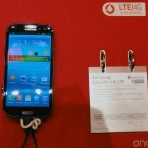 IFA 2012 : Vodafone Germany、Jelly Bean搭載のGalaxy S III LTEを展示、しかも新色