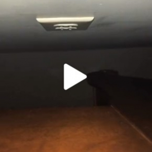 TikTokのショートホラー ベッドの下に潜む悪霊
