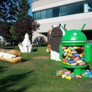 Android端末の総アクティベーション数が5億台を突破、Google本社に新しいJelly Bean模型が設置