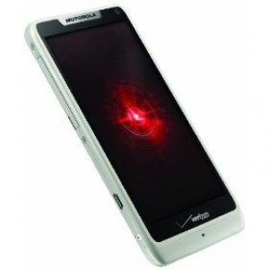 米Verizon、Droid RAZR Mの販売を開始