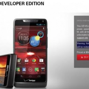 Motorola、ブートローダーのアンロックに対応した「Droid RAZR M Developer Edition」を発売開始