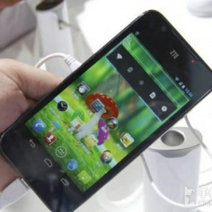 ZTE、Tegra 3を搭載したAndroid 4.0スマートフォン「V985」を中国で披露