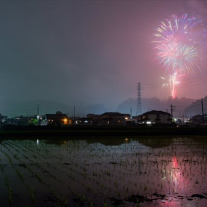 花火師たちが粋な演出！悪疫退散祈願を込めた花火が日本全国の夜空を彩った