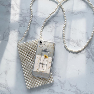 iPhoneがすっぽりそのまま入っちゃう！Lattice Les Signesの「ビーズ・パールBAG」が涼しげでかわいいんです♡