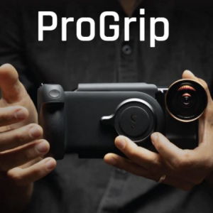 スマホ撮影操作が格段に向上するグリップ「ProGrip」は内蔵バッテリーで充電も！