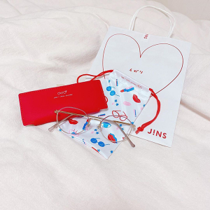 売り切れ続出の「JINS × イガリシノブ」をピックアップ♡女子の悩みを解決してくれる万能メガネなんです◎