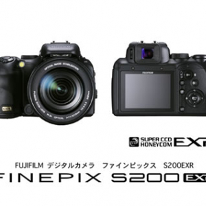 光学式14.3倍ズームレンズ搭載のデジタルカメラ『FinePix S200EXR』