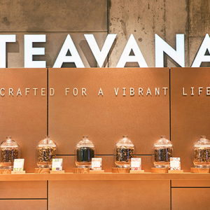 “ロースタリー 東京”のTEAVANAバーから着想を得たビバレッジも♡ティーを楽しむ「スタバ」が六本木に！