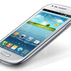 Samsung、“Galaxy S III”の名を冠した小型モデル『Galaxy S III mini』を発表、4インチSuper AMOLED、デュアルコアCPUを搭載