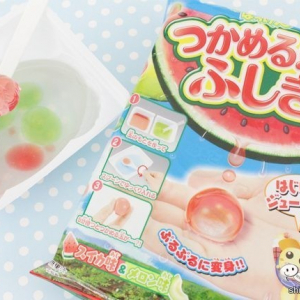 限定フレーバーが新登場！ 実験みたいなふしぎな体験ができる知育菓子Ⓡ『つかめる！ふしぎ玉 スイカ味＆メロン味』をやってみよう！