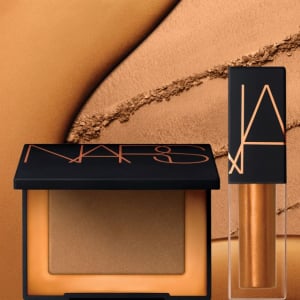 ゴールドを纏う「NARS ミニ ラグナ リップ＆チークデュオ」