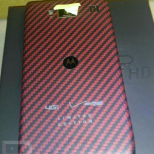 Droid RAZR MAXX HDのVerizon従業員向け限定版の実物画像が公開