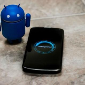 開発中のCyanogenMod 10.1を搭載したNexus 4の画像が複数公開、電源管理トグルはQuick Settingsパネルに移動