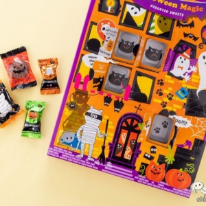 扉から出てくるお菓子はな～んだ!? メリーチョコレートの『ハロウィンマジック』で、おうちハロウィンを楽しもう！