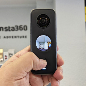 Insta360がポケットサイズの360°カメラ「Insta360 ONE X2」を発表　プレビュー可能なタッチスクリーン搭載で防水対応に