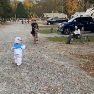 めちゃくちゃ可愛いハロウィン動画！頑張って怖い大人を脅かす女の子、でも最後はやっぱり･･･(笑)