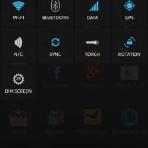 Android 4.2のQuick Settingsパネルを模した機能切替アプリ「QuickSettings」が登場、Android 2.3以上で利用可能