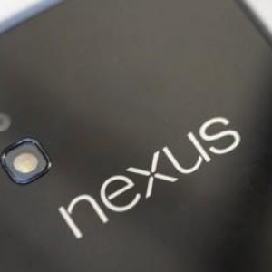 キラキラパターンの無いNexus 4が市場に出回る、本体ケースで仕様変更？