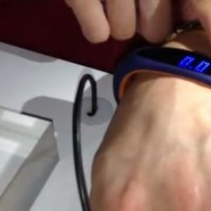 CES 2013：LGがNike+ Fuel Band風のスマートウォッチ「Sports Activity Tracker」の試作機を展示、今年夏に発売を予定