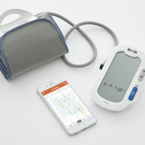 アプリでデータをグラフ管理 タニタから通信機能搭載の血圧計登場