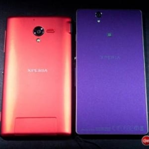 Xperia ZL レッドカラーの実機画像