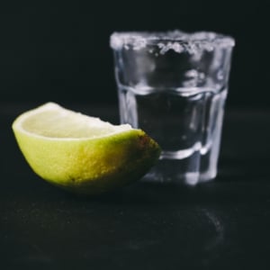 大手メディアは脅えてダンマリ　テキーラ一気飲みで女性はなぜ死亡したのか　たった１０万円だった命の価値