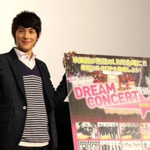 ZE:Aシワン、映画「K-POP DREAM CONCERT 2012」舞台挨拶に登場