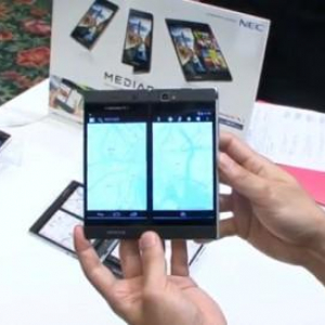 NECカシオの2画面スマートフォン「MEDIAS W N-05E」のデモ動画