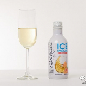 【期間限定】ボトル缶入りスパークリングワインの新フレーバー『カルロ ロッシ ICE スパークリング ピーチ』はどんな味？