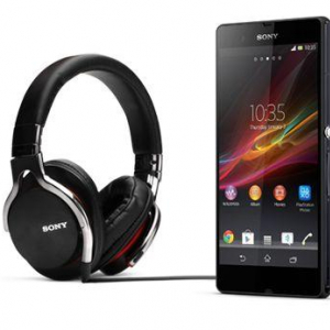 Sony Mobile、英国でXperia Zを予約した方全員にSony製ヘッドホン「MDR-R1」（現行価格2万円弱）をプレゼント