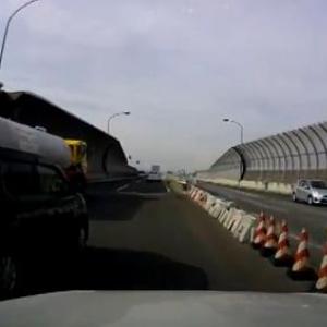 新湘南バイパスにて割り込みされた危険運転動画を晒す　投稿者の方が危険と批判される