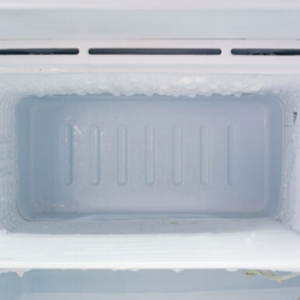 冷凍庫の寿命はどのくらい？寿命のサインと壊れた時の捨て方を詳しく解説