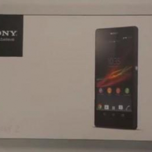 Xperia Z ロシア版の開封映像が公開、クレードルも付属