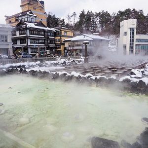 【草津温泉の冬旅】湯もみに足湯にぶらぶら散策。草津ホテルで温泉とグルメを満喫