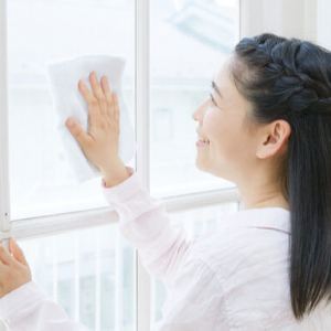 窓掃除におすすめの道具は？洗剤は不要って本当？