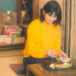 もちもち玄米・下町の味トンテキ・野菜いっぱい！ 江戸の風情残る品川宿の古民家カフェで、のんび～り昼ごはん