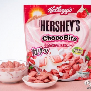 チョコの名門と組んで生まれたパステルピンクのシリアル『ケロッグ ハーシー チョコビッツ いちごホワイトチョコレート』！