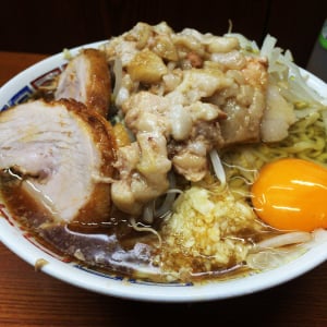 【朗報】ラーメン二郎亀戸店の店主の誕生日おめでとう / 豚でお祝い「豚にありがとう、食べ残しにさよなら、そして、全てのジロリアンに、おめでとう」