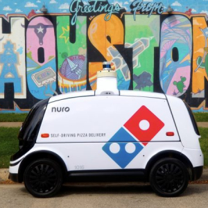 完全無人でピザ宅配！ Domino’sが米ヒューストンで自動走行車両デリバリーを開始