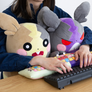 プレミアムバンダイに、にめんポケモン「モルペコ」のPCクッションが登場！なんと“まんぷくもよう”と“はらぺこもよう”の2種類で1セット！